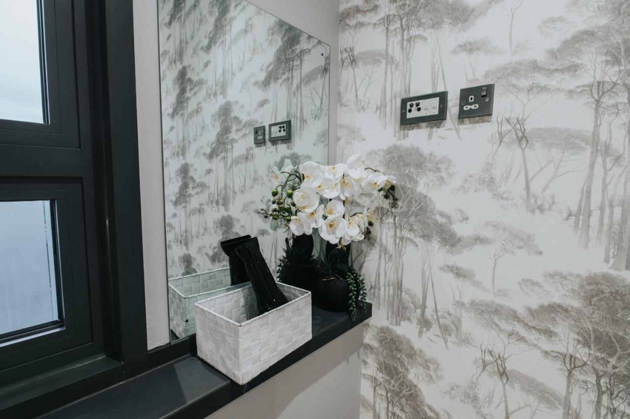 Circa17- Entire Apt, Free Parking, Gym, City Central & Free Netflix 브랙넬 외부 사진