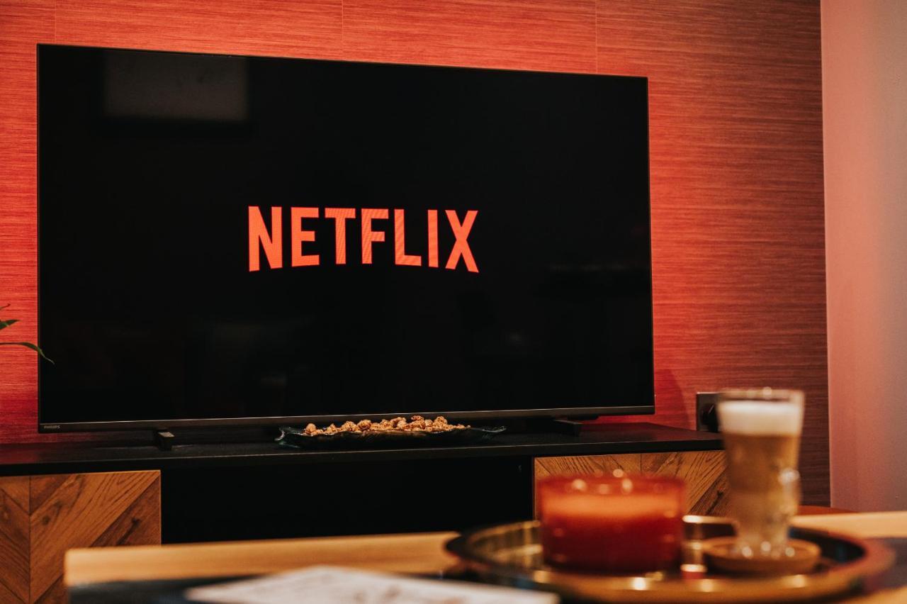 Circa17- Entire Apt, Free Parking, Gym, City Central & Free Netflix 브랙넬 외부 사진